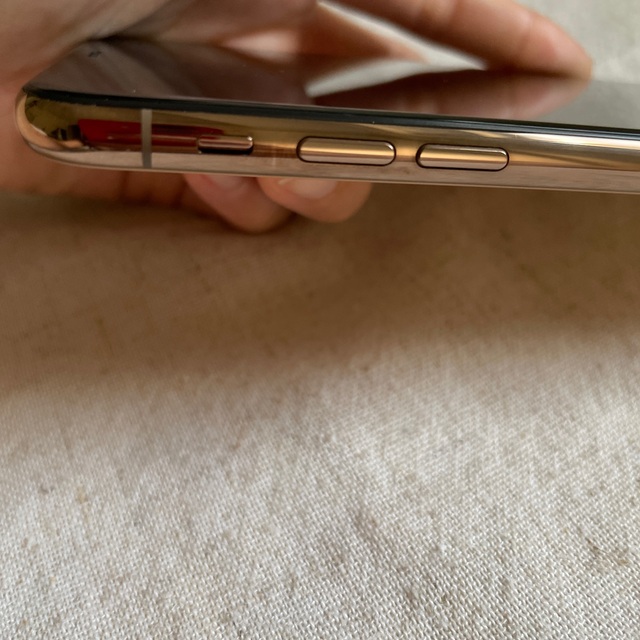 Apple(アップル)のiPhone Xs Max  512GB ゴールド スマホ/家電/カメラのスマートフォン/携帯電話(スマートフォン本体)の商品写真