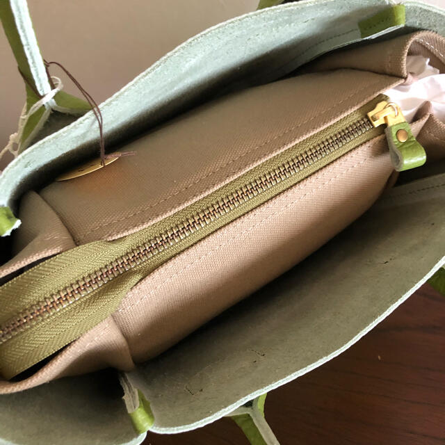 Spick & Span(スピックアンドスパン)の新品　日本製　本革　手提げバッグ　ハンドバッグ  グリーン レディースのバッグ(ハンドバッグ)の商品写真