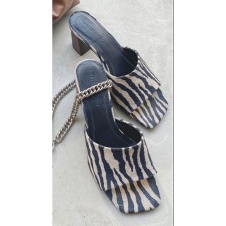 アパルトモンドゥーズィエムクラス(L'Appartement DEUXIEME CLASSE)のアパルトモン  【MARI GIUDICELLI】Zebra Sandal(サンダル)