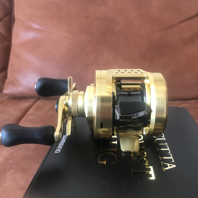 SHIMANO(シマノ)の【新品未使用】シマノ　21カルカッタコンクエスト101HG 左ハンドル スポーツ/アウトドアのフィッシング(リール)の商品写真