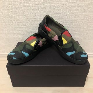 ヴァレンティノ(VALENTINO)のヴァレンティノ  迷彩　デッキ　スリッポン　スニーカー　美品　メンズ　レディース(スニーカー)