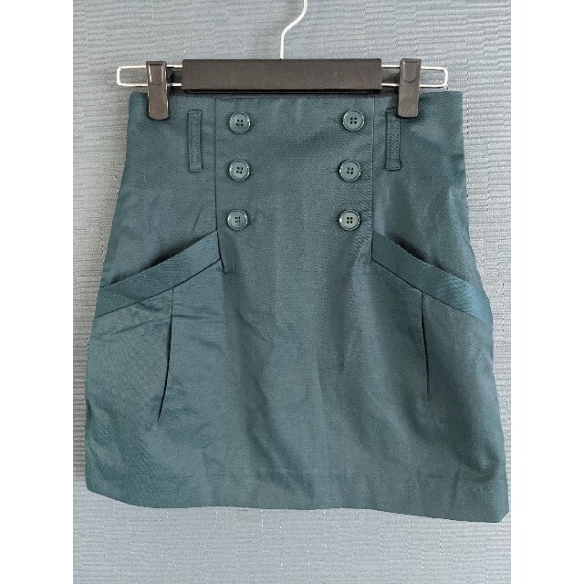 H&M(エイチアンドエム)の【新品】H&Mモスグリーン 台形ミニスカート（34） レディースのスカート(ミニスカート)の商品写真