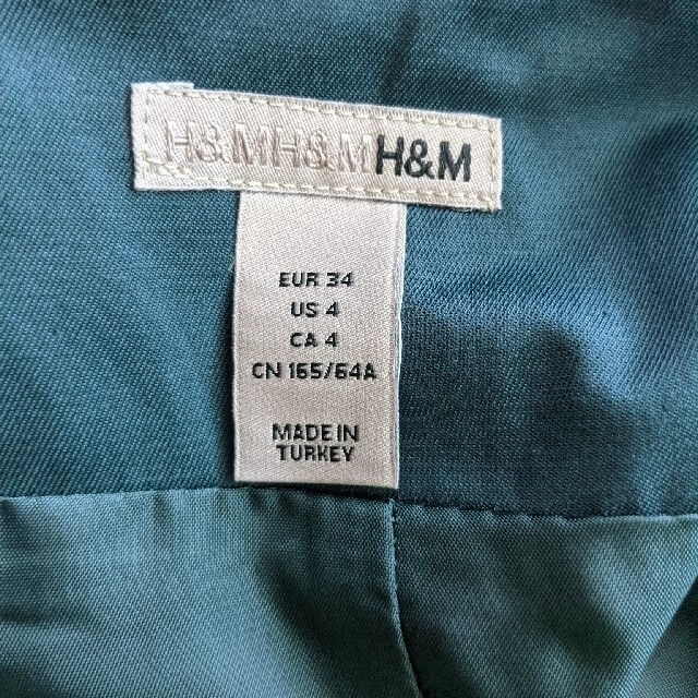 H&M(エイチアンドエム)の【新品】H&Mモスグリーン 台形ミニスカート（34） レディースのスカート(ミニスカート)の商品写真