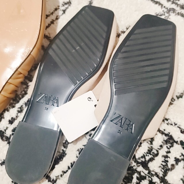 ZARA(ザラ)のZARA スエードスリッポン  パンプス レディースの靴/シューズ(スリッポン/モカシン)の商品写真