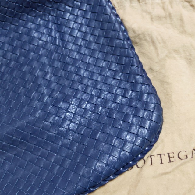 Bottega Veneta(ボッテガヴェネタ)の◼ボッテガヴェネタ　イントレチャート　ネイビー　ホーボーバッグ レディースのバッグ(ショルダーバッグ)の商品写真