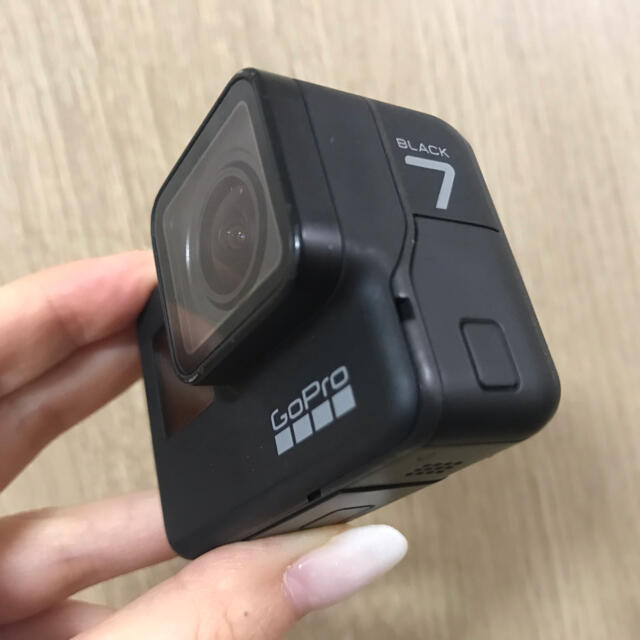 GoPro(ゴープロ)のGopro hero7 blackフルセット（保証あり） スマホ/家電/カメラのカメラ(コンパクトデジタルカメラ)の商品写真