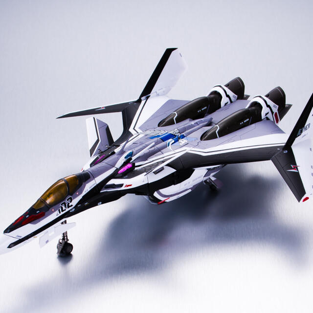 DX超合金 VF-31F ジークフリード メッサー・イーレフェルト機 DX超合金 VF-31F ジークフリード メッサー・イーレフェルト機