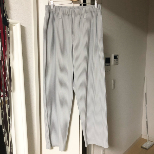 ISSEY MIYAKE(イッセイミヤケ)のHOMME PLISSE サイズ2 ライトグレー パンツISSEY MIYAKE メンズのパンツ(その他)の商品写真