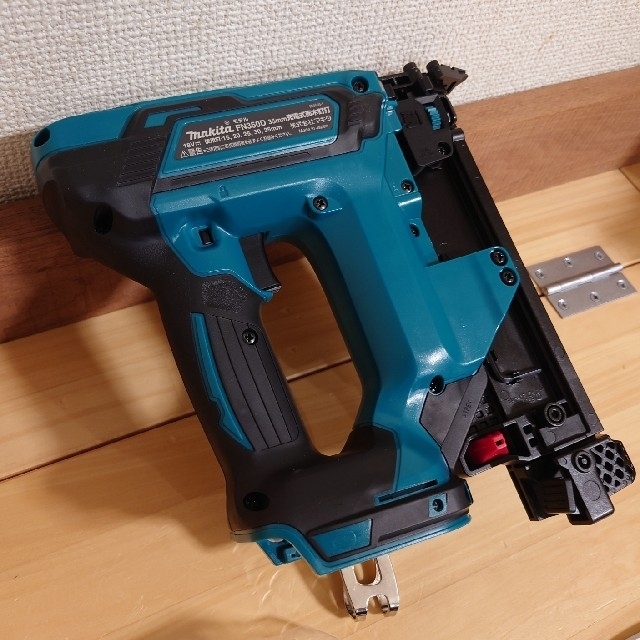 マキタ　18V　新品　充電式面木釘打　FN350D