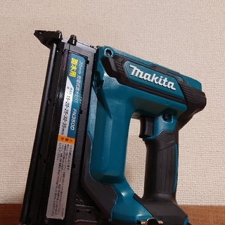 マキタ(Makita)のマキタ　18V　新品　充電式面木釘打　FN350D(工具/メンテナンス)