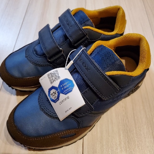 GEOX BLUE/YELLOW キッズ ベルクロスニーカー キッズ/ベビー/マタニティのキッズ靴/シューズ(15cm~)(スニーカー)の商品写真