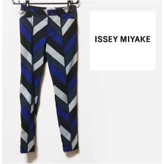 イッセイミヤケ(ISSEY MIYAKE)のISSEY MIYAKE　パンツ(クロップドパンツ)