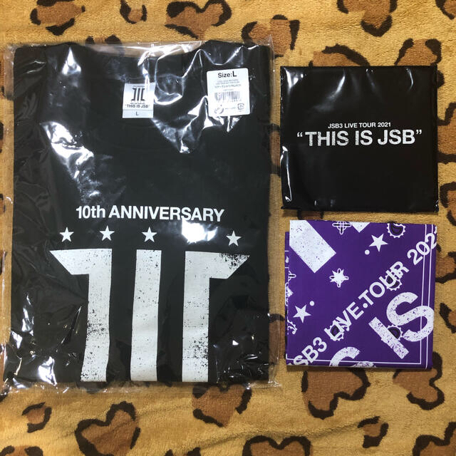 三代目 J Soul Brothers(サンダイメジェイソウルブラザーズ)のTHIS IS JSB ☆ ツアー Tシャツ・Lサイズ エンタメ/ホビーのタレントグッズ(ミュージシャン)の商品写真