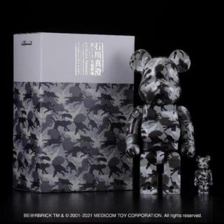 メディコムトイ(MEDICOM TOY)のBE@RBRICK 石川真澄「猫しぐさ 名採模様」 100% ＆ 400%(キャラクターグッズ)