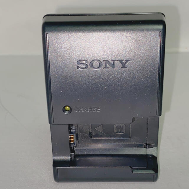 SONY(ソニー)の【純正品】SONY BC-VW1 バッテリーチャージャー 充電器 スマホ/家電/カメラのカメラ(その他)の商品写真