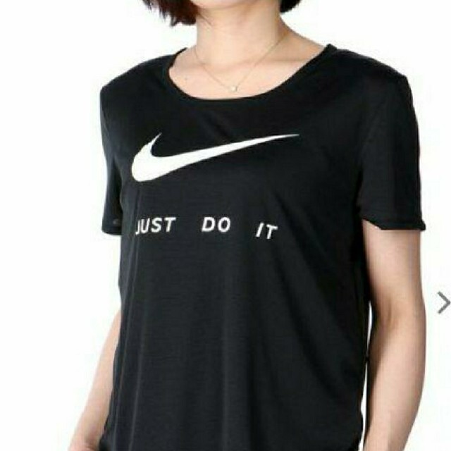 NIKE(ナイキ)の新品NIKE　ナイキレディース Tシャツ　ブラック　L　ドライフィット レディースのトップス(Tシャツ(半袖/袖なし))の商品写真