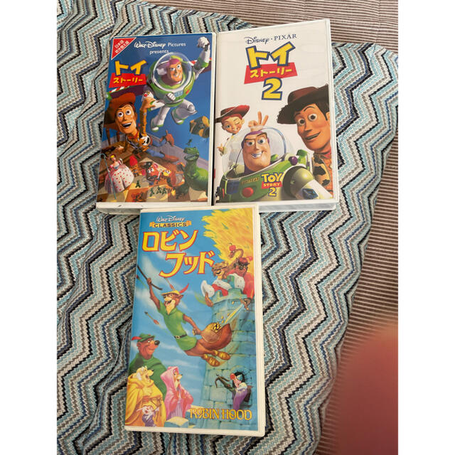 Disney(ディズニー)のトイストーリー1、2  ロビンフッド　VHSビデオ  ディズニー エンタメ/ホビーのDVD/ブルーレイ(アニメ)の商品写真
