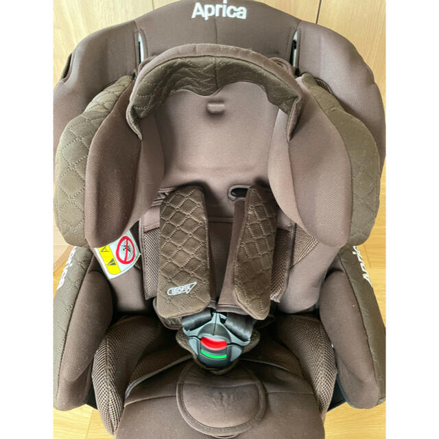 Aprica(アップリカ)のアップリカ　フラディア　グロウ　ISOFIX キッズ/ベビー/マタニティの外出/移動用品(自動車用チャイルドシート本体)の商品写真