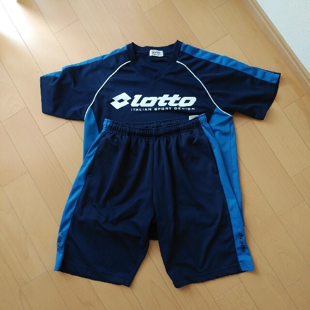 lotto(ロット)のトレーニングシャツ　上下　Lサイズ スポーツ/アウトドアのサッカー/フットサル(ウェア)の商品写真