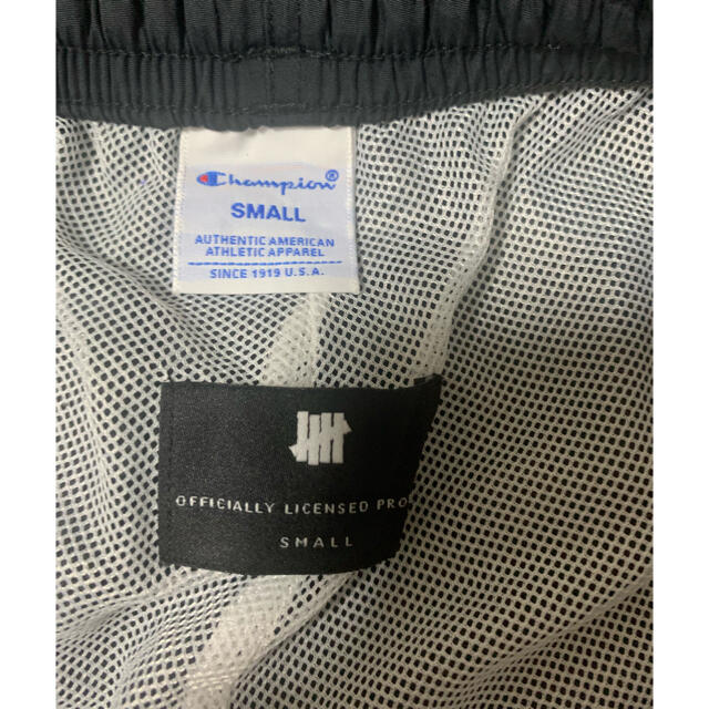 UNDEFEATED(アンディフィーテッド)のChampion × UNDEFEATED ナイロンショーツ メンズのパンツ(ショートパンツ)の商品写真