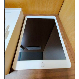 【超美品】iPad　32GB 第6世代(タブレット)