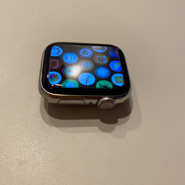 Apple(アップル)のApple Watch 4 シルバーステンレス 40mm Cellular 美品 スマホ/家電/カメラのスマートフォン/携帯電話(その他)の商品写真