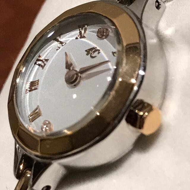 4℃(ヨンドシー)の4℃ クォーツ　レディースウォッチ　腕時計　シルバー系　稼働品　未使用品 レディースのファッション小物(腕時計)の商品写真