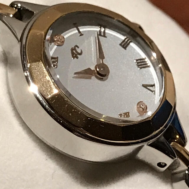 4℃(ヨンドシー)の4℃ クォーツ　レディースウォッチ　腕時計　シルバー系　稼働品　未使用品 レディースのファッション小物(腕時計)の商品写真