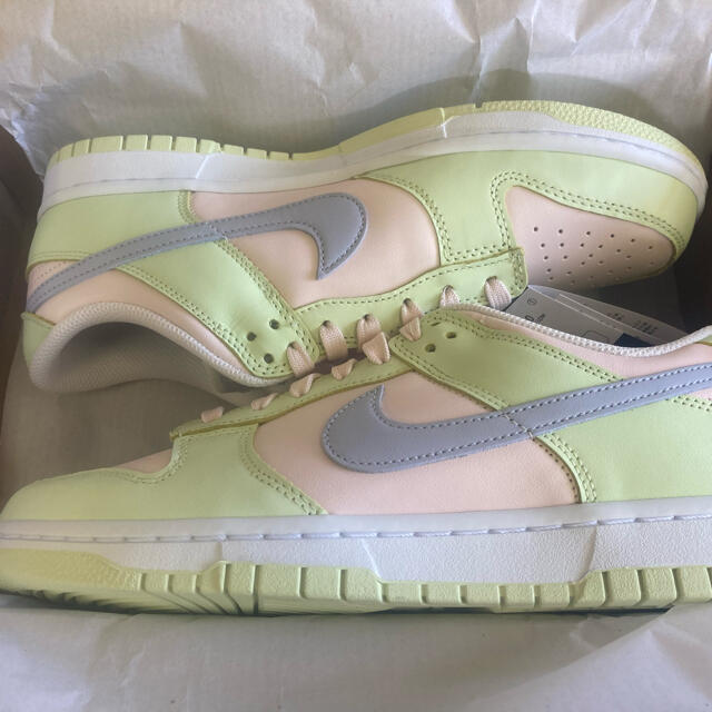 NIKE(ナイキ)のNIKE WMNS DUNK LOW "LIGHT SOFT PINK"26.5 レディースの靴/シューズ(スニーカー)の商品写真