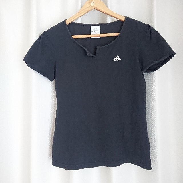 adidas(アディダス)のアディダス キーネックコンパクトTシャツ レディースのトップス(Tシャツ(半袖/袖なし))の商品写真