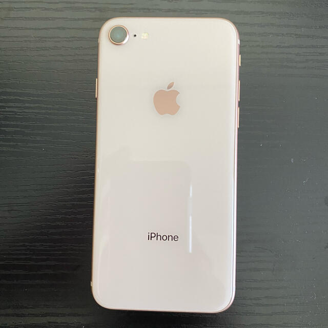 Apple(アップル)のiPhone8 64GB ゴールド スマホ/家電/カメラのスマートフォン/携帯電話(スマートフォン本体)の商品写真
