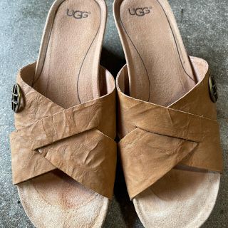 アグ(UGG)のアグの茶色サンダル(サンダル)