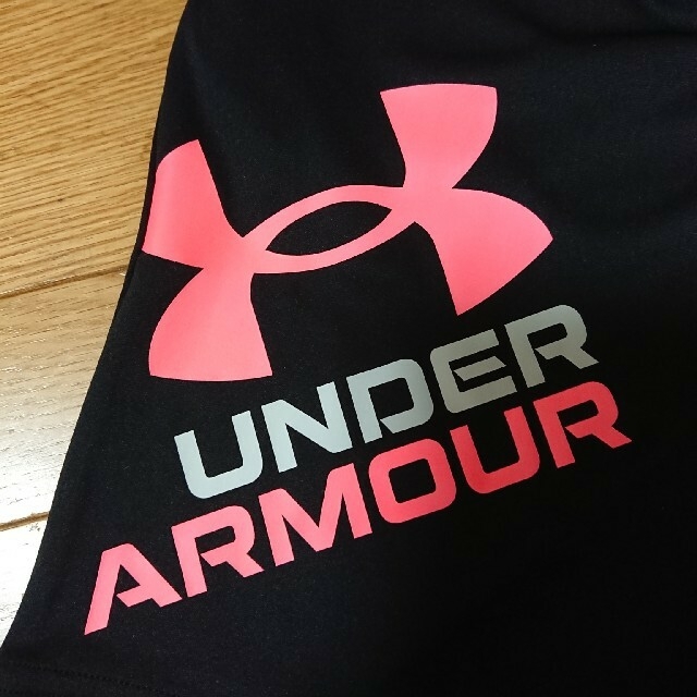 UNDER ARMOUR(アンダーアーマー)の新品  アンダーアーマー・ハーフパンツ150㎝ スポーツ/アウトドアのスポーツ/アウトドア その他(その他)の商品写真