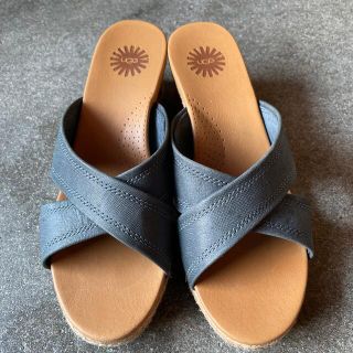 アグ(UGG)のアグの紺のサンダル(サンダル)