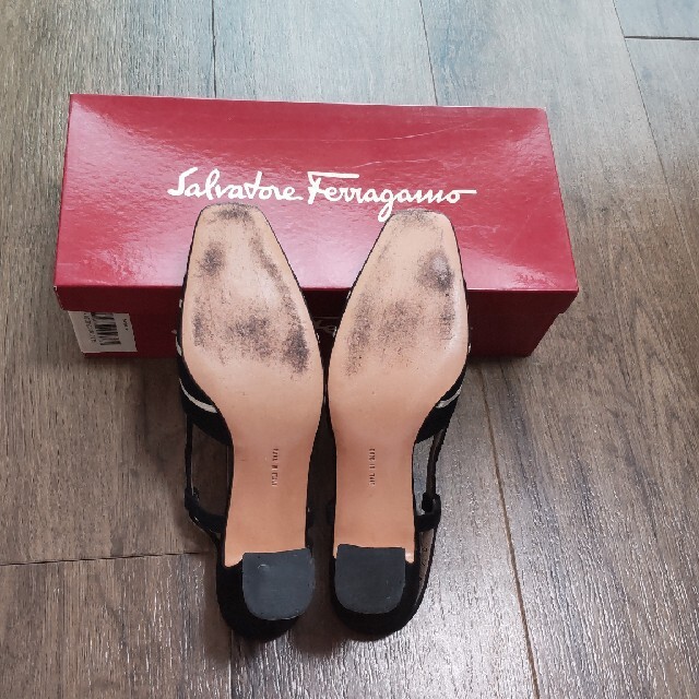 Salvatore Ferragamo(サルヴァトーレフェラガモ)のFerragamoフェラガモサンダル24.5㎝ レディースの靴/シューズ(サンダル)の商品写真