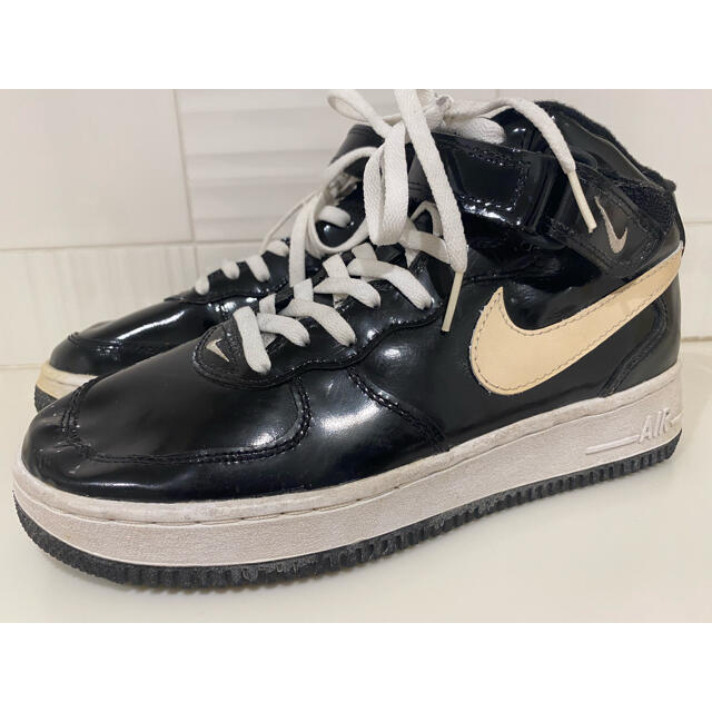 NIKE(ナイキ)の1995 NIKE AIR FORCE 1 MID BLACK PATENT メンズの靴/シューズ(スニーカー)の商品写真