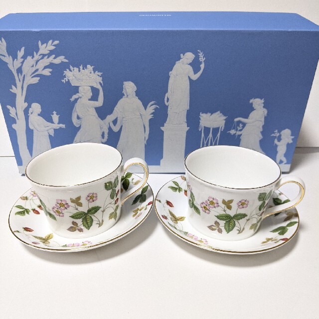 WEDGWOOD(ウェッジウッド)のウェッジウッド  ワイルドストロベリー  ティーカップ＆ソーサー  ペアセット インテリア/住まい/日用品のキッチン/食器(グラス/カップ)の商品写真