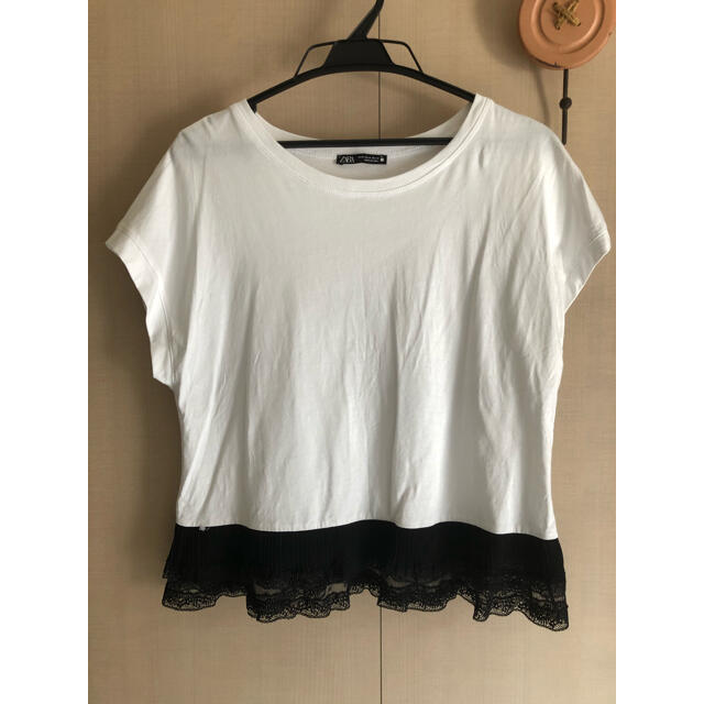 ZARA(ザラ)のZARA Tシャツ　裾フリル　レース レディースのトップス(Tシャツ(半袖/袖なし))の商品写真