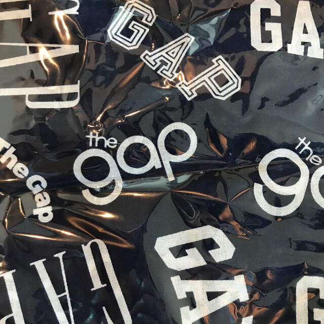 GAP(ギャップ)の【GAP】バンダナ　赤・紺セット　新品・未使用・未開封 レディースのファッション小物(バンダナ/スカーフ)の商品写真