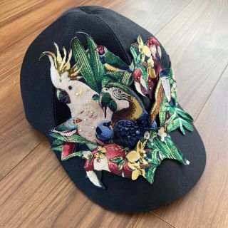 カシラ(CA4LA)のCA4LA カシラ　オウム刺繍&キラキラビーズ装飾の黒キャップ(キャップ)