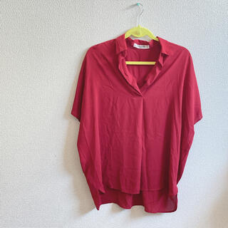 エムズエキサイト(EMSEXCITE)の赤色　シャツ(シャツ/ブラウス(半袖/袖なし))