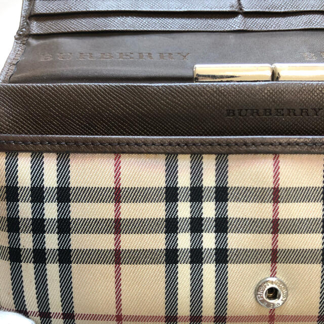 BURBERRY(バーバリー)の美品⭐️バーバリー ノバチェック ロゴ刻印 がま口 ダークブラウン 長財布 レディースのファッション小物(財布)の商品写真