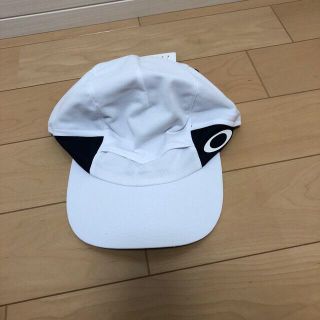 オークリー(Oakley)のOAKLEY キャップ　ランニング用(ウェア)