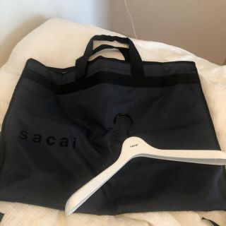 サカイ(sacai)のsacaiのジャケットカバーとハンガー(押し入れ収納/ハンガー)