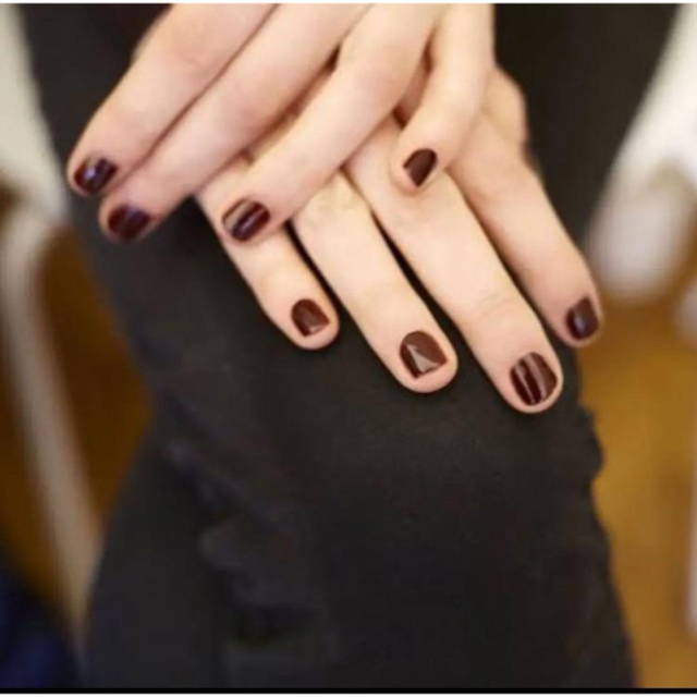 Essie(エッシー)の【essie】ネイル、ヴァンプカラー コスメ/美容のネイル(マニキュア)の商品写真