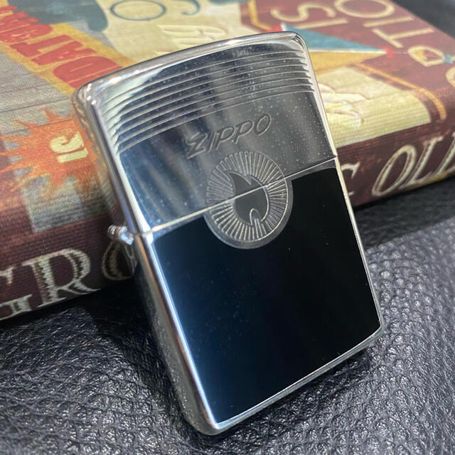 ZIPPO(ジッポー)の【ZIPPO】クラシックデザイン ジッポライター シルバー×ブラック メンズのファッション小物(タバコグッズ)の商品写真