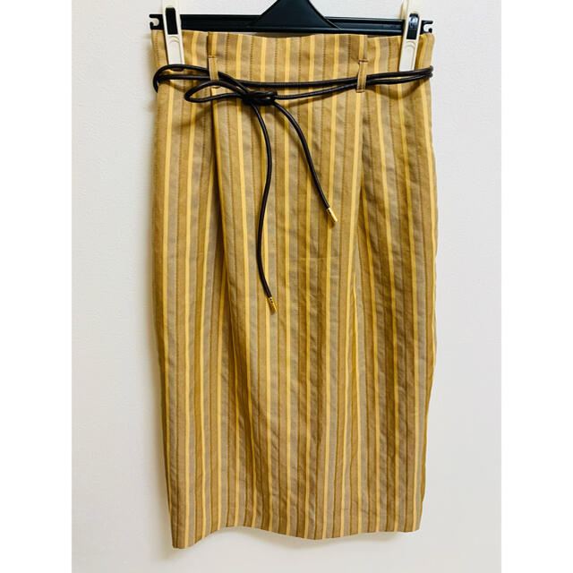 sophila(ソフィラ)のsophila タイトスカート　イエロー・ベージュ系　ストライプ　サイズF レディースのスカート(ひざ丈スカート)の商品写真