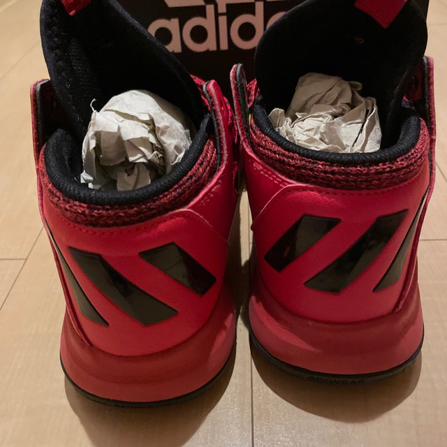 adidas(アディダス)の☆値下げ☆adidas D ROSE MENACE 2 26.0 スポーツ/アウトドアのスポーツ/アウトドア その他(バスケットボール)の商品写真