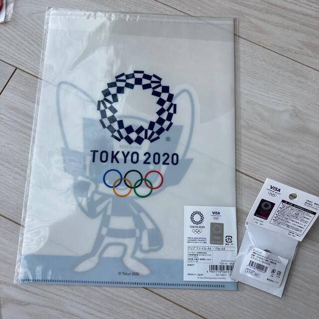 Tokyo 2020 東京オリンピックマスコットクリアファイル+ピンバッジセット エンタメ/ホビーのコレクション(ノベルティグッズ)の商品写真