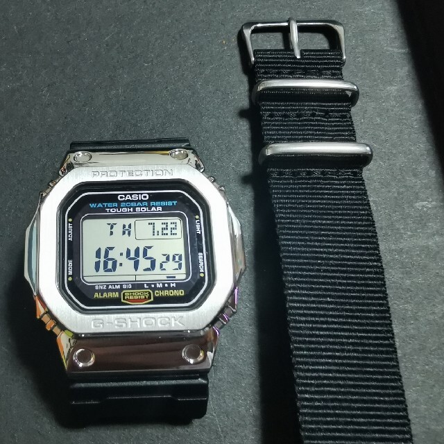G-SHOCK(ジーショック)のg-5600e  タフソーラー　ハーフメタルnatoカスタム メンズの時計(腕時計(デジタル))の商品写真
